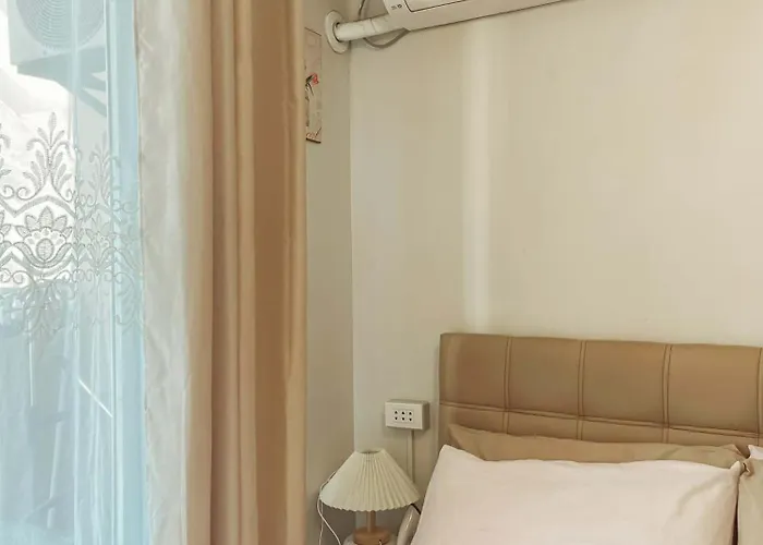 At Ground Floor With Private Balcony And Free Pool Access Suba Basbas